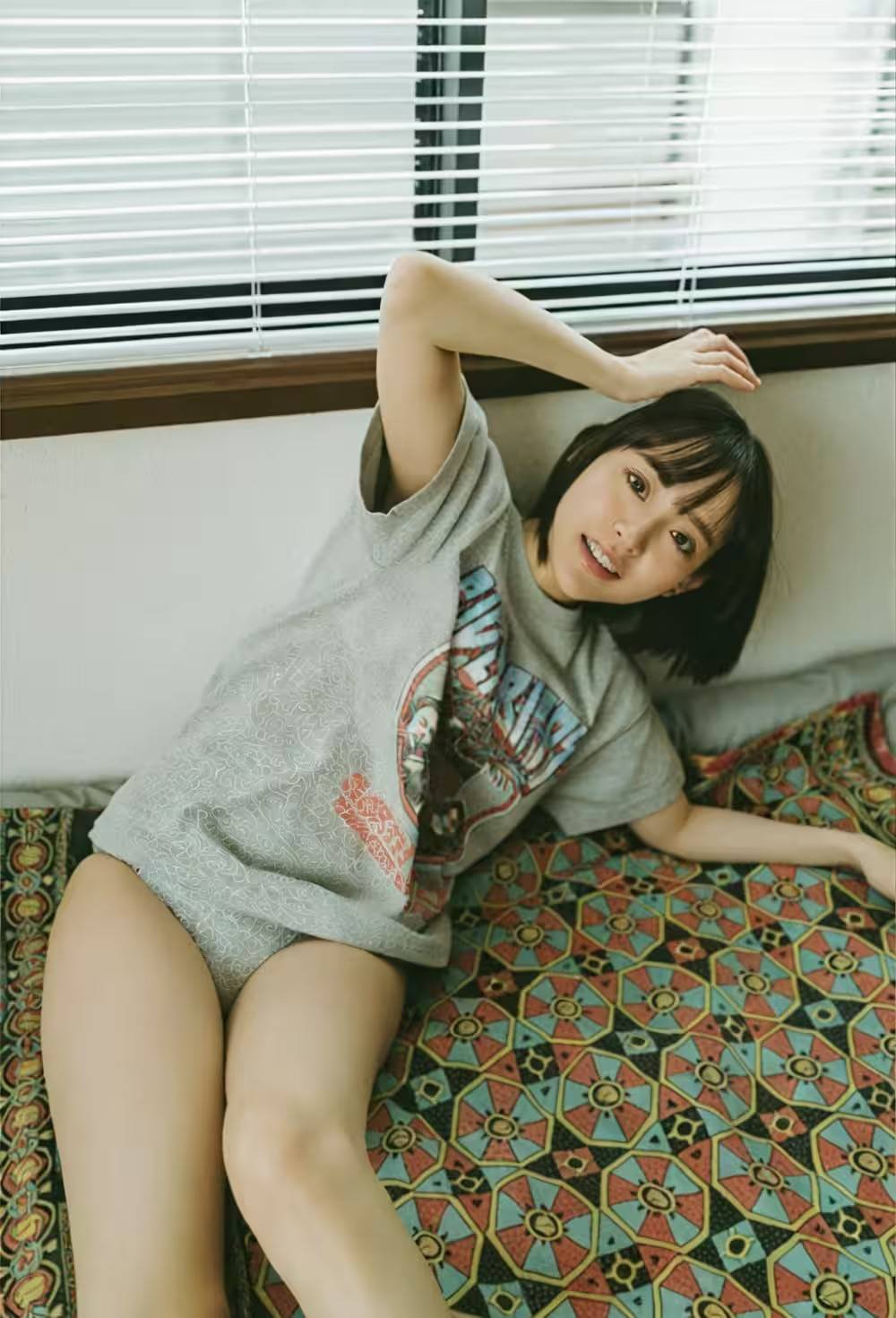 火辣身材渾圓美乳露出....視覺上的享受