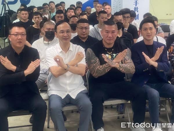 [討論]館長幫忙國民黨反罷的合照