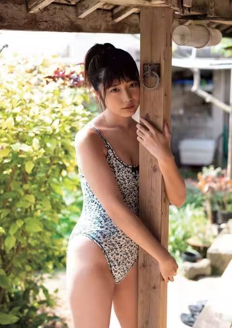 日本可愛女孩皮膚白皙笑容超甜美