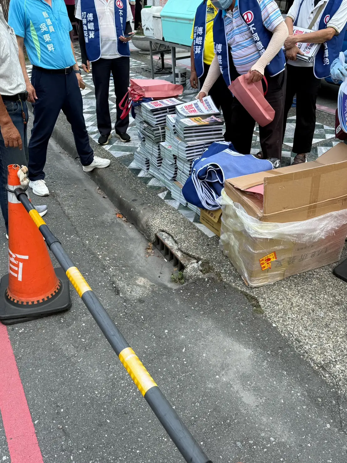 [討論] 傅崐萁新文宣：24張，48頁，超厚一本。
