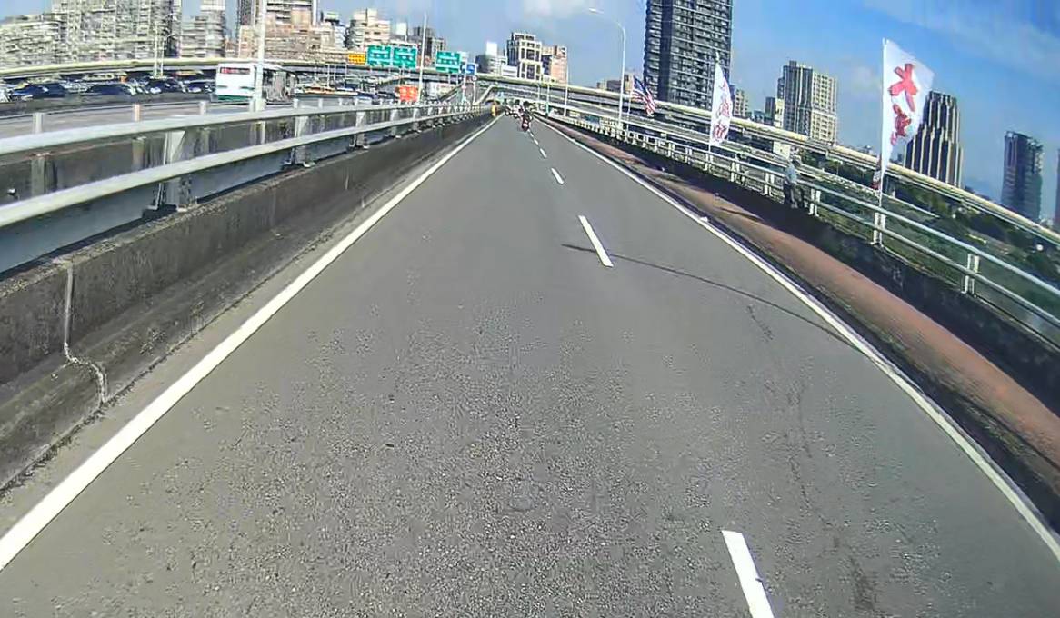 [問卦] 台北橋大罷免旁美國國旗為什麼拿掉了？