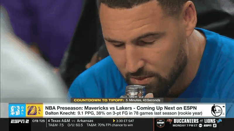 [花邊] K湯被拍到用耐人尋味的表情聞飲料