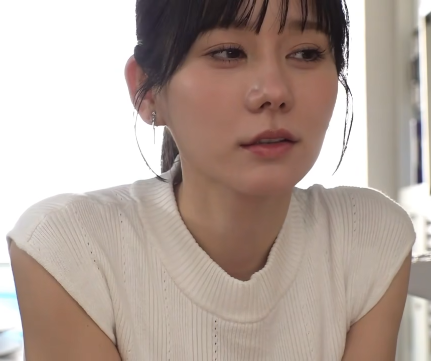 與G罩杯甜美小惡魔年下情人的中出性愛_五日市芽依