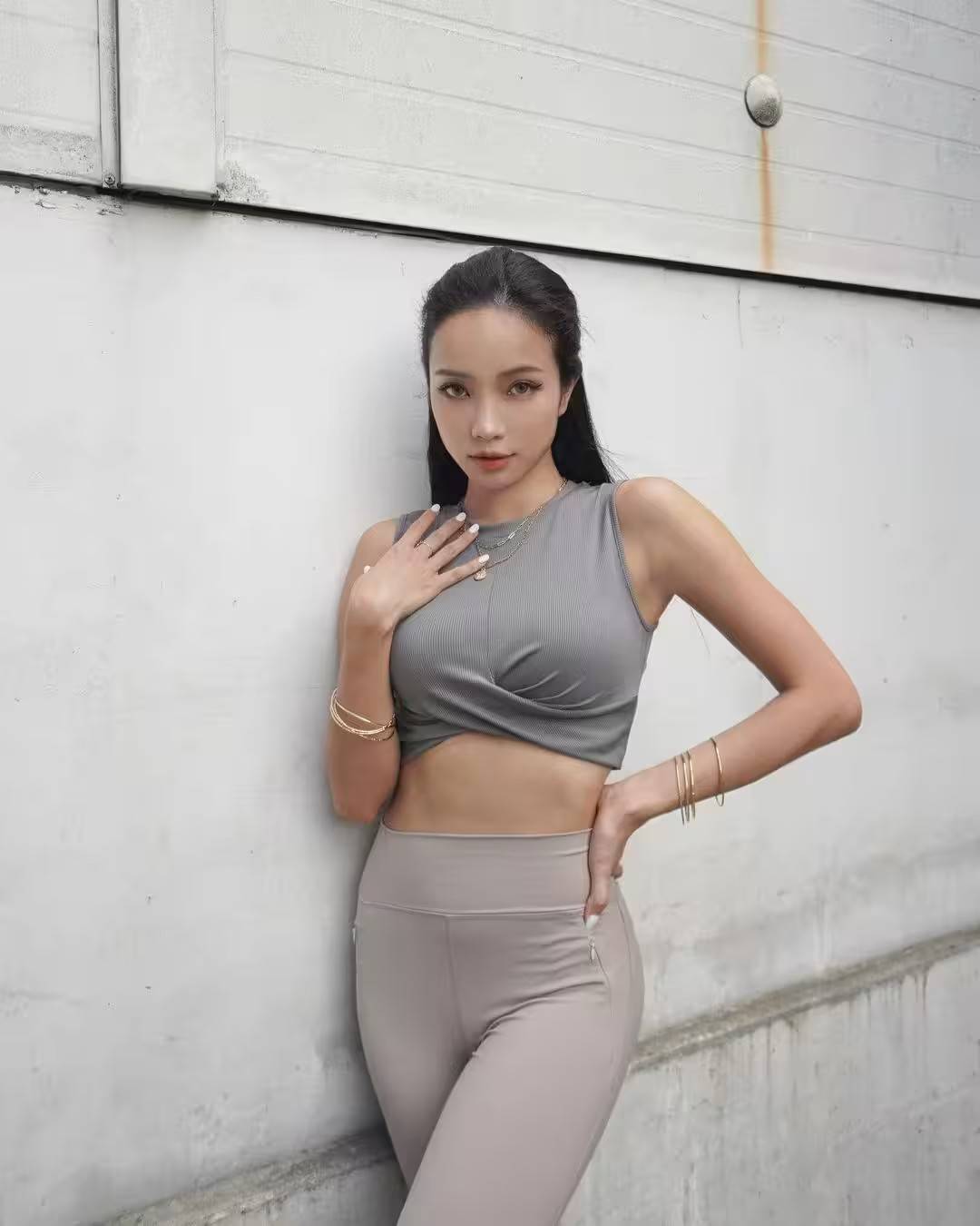 性感女神深邃五官讓人看了著迷身材更吸睛