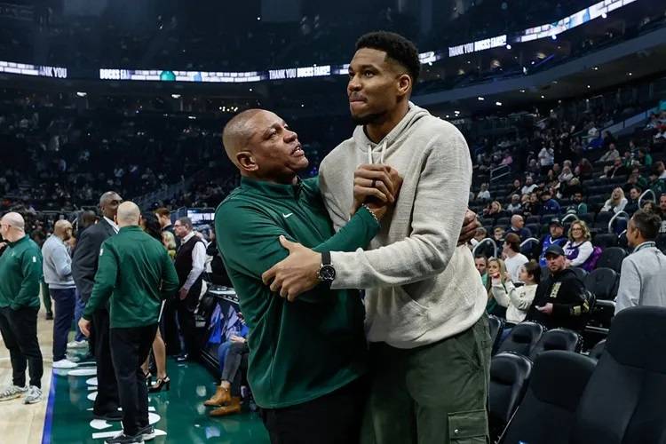 [新聞] NBA》字母哥不一定會走　如果公鹿對其他 - 美國職籃 - PTT.BEST 批踢踢爆文