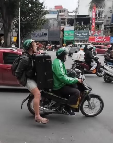 [問卦] 搭機車Grab還載行李箱，PR多少?