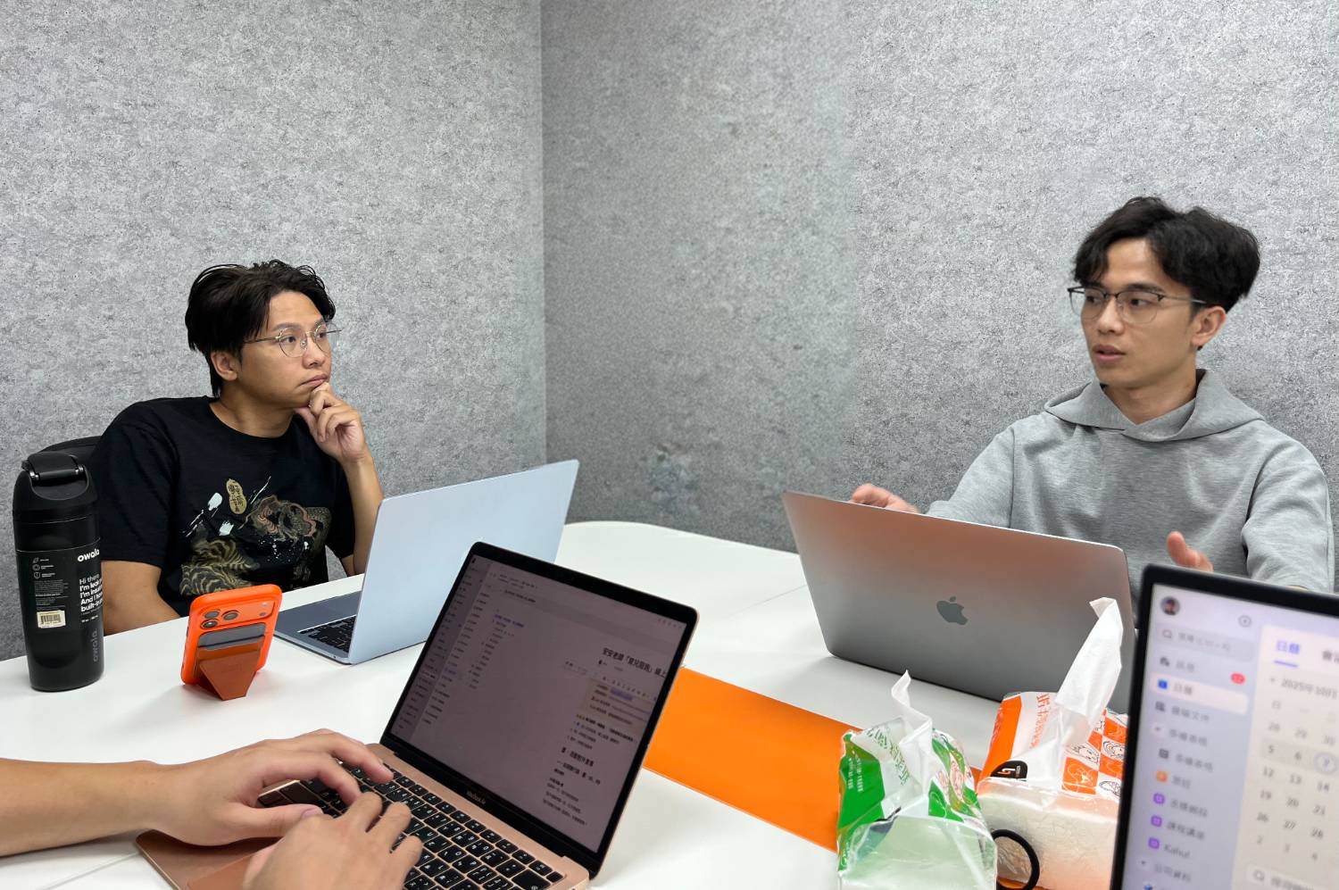 圖說: 與淨器先生團隊每週召開定例會,從策略到流程持續優化,推動公司穩定成長。 圖說: 與淨器先生團隊每週召開定例會,從策略到流程持續優化,推動公司穩定成長。