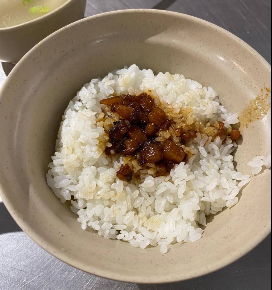 [問卦] 賣這種滷肉飯的店家是不是該天打雷劈？ - 八卦 - PTT.BEST 批踢踢爆文