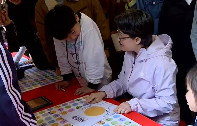 ”點擊放大” ”AA”