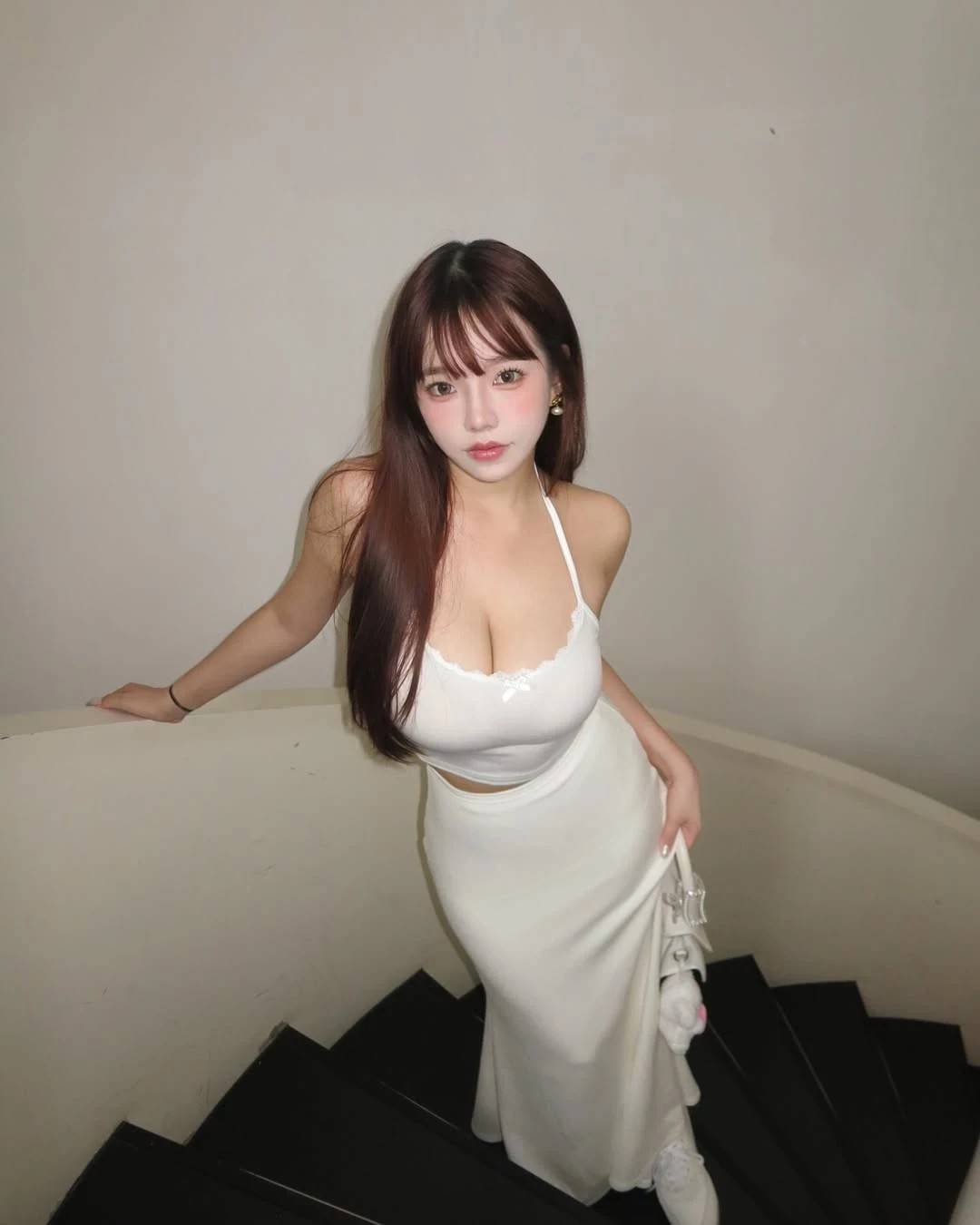 深V乳溝 這畫面太誘惑了_激情情色貼圖