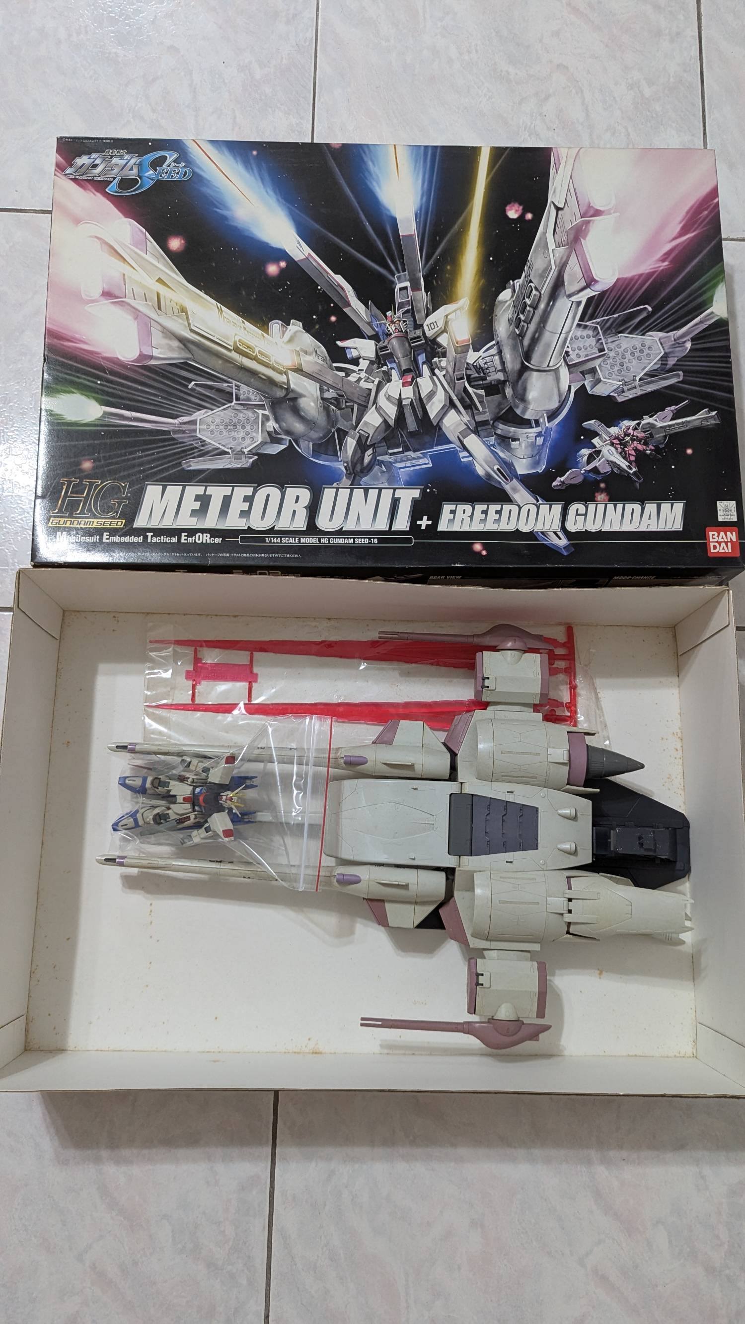 [其他] 贈送 已組HG流星+自由&未組殺肉件&(預訂)