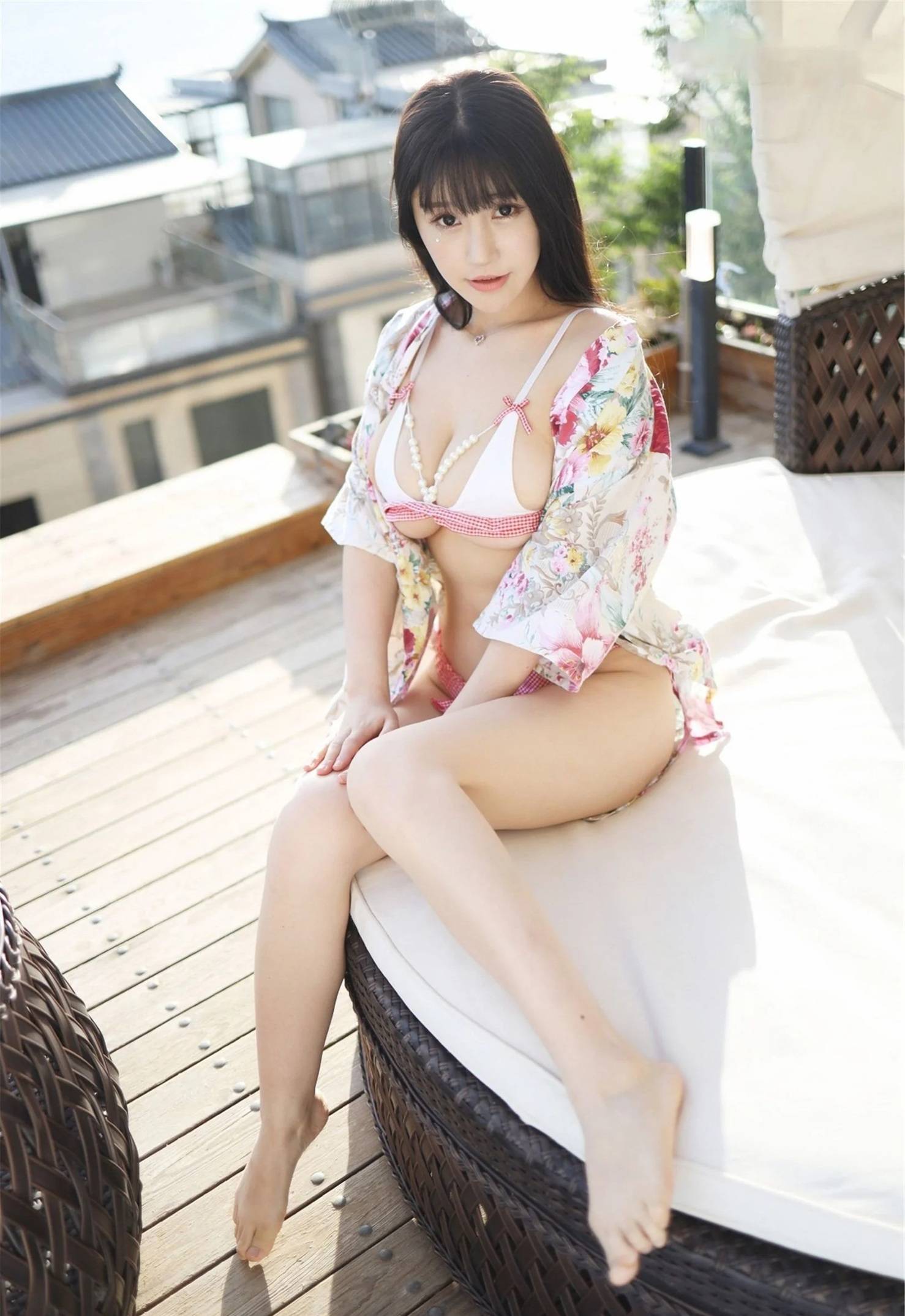 巨乳JD大膽在圖書館自慰_多P情色貼圖