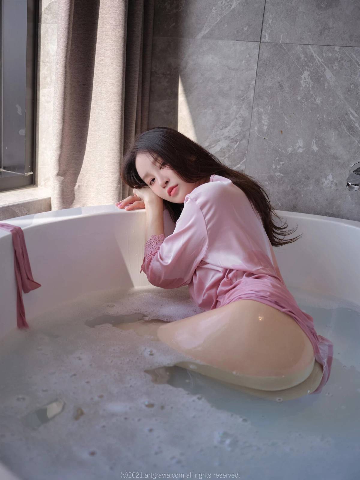 美乳細腰藏不住原形畢露