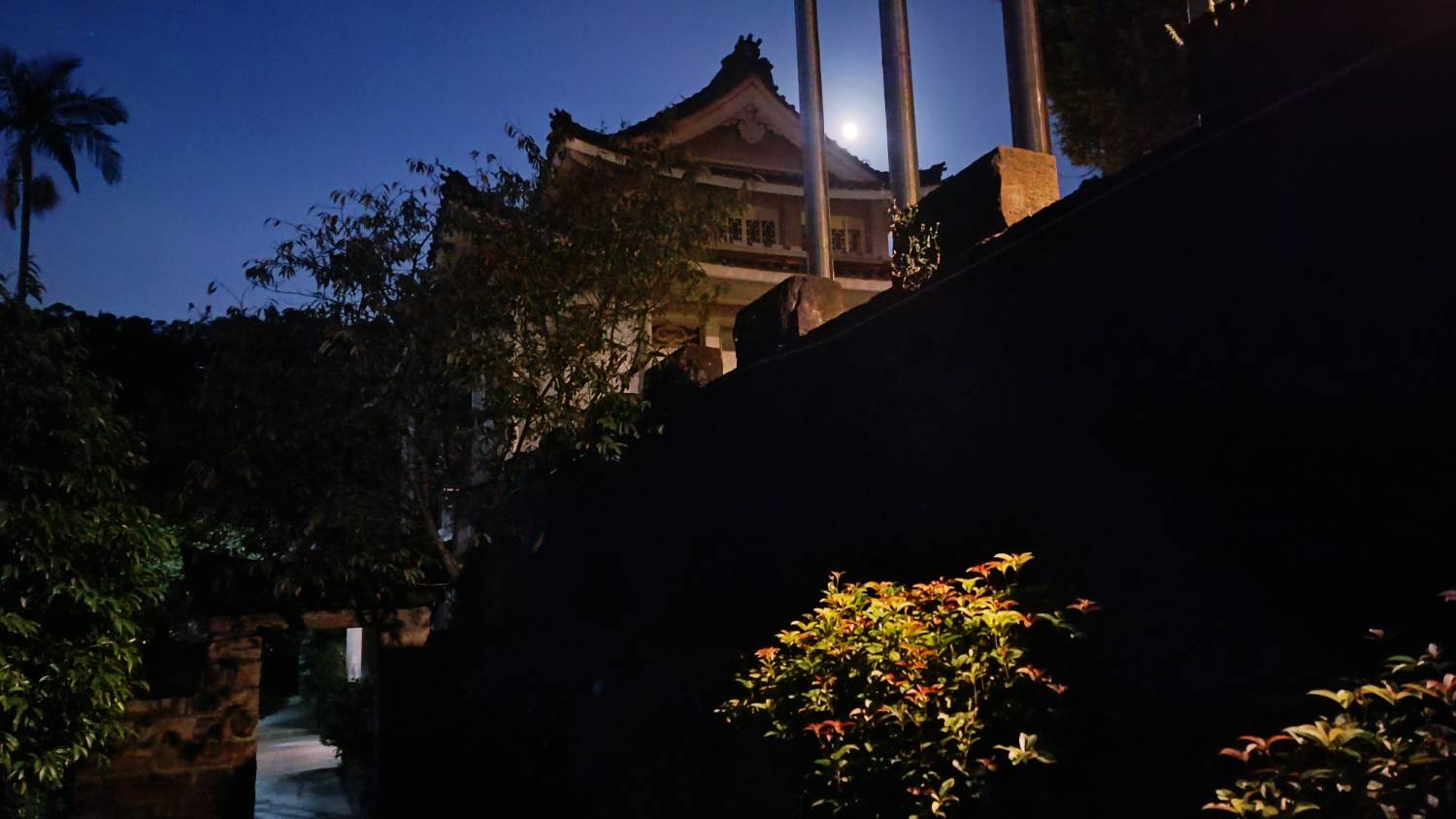 Re: [問卦] 你們那的月亮圓不圓