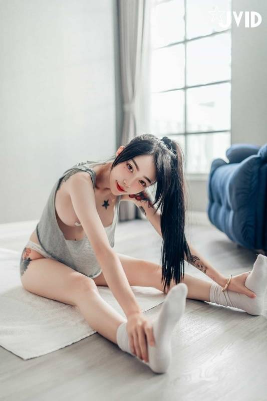 [JVID]飄飄紅色性感透點的誘惑【首次影片上線：女友感、透點緊身服、全裸入浴】