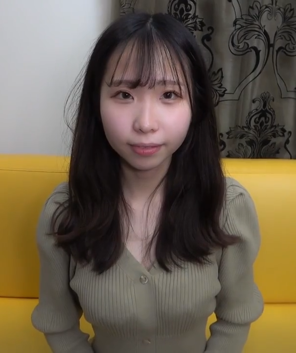 身材嬌小膚白美少女