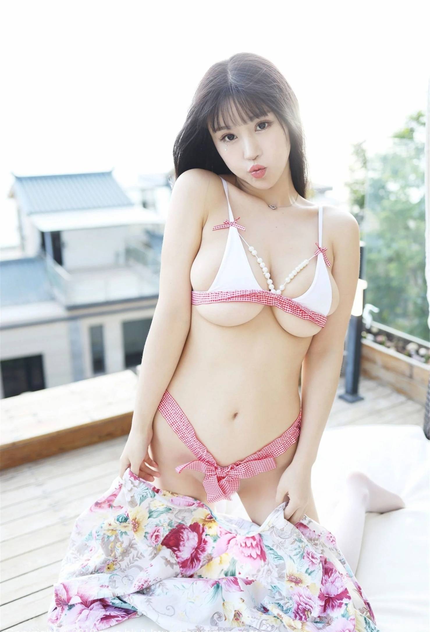 巨乳JD大膽在圖書館自慰_多P情色貼圖