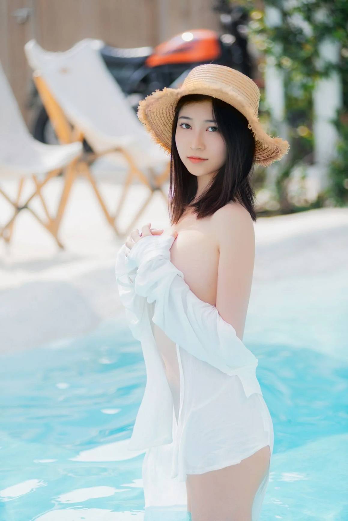 牙助正妹苗條美乳+緊實小穴讓人忍不住噴發滿滿豆漿