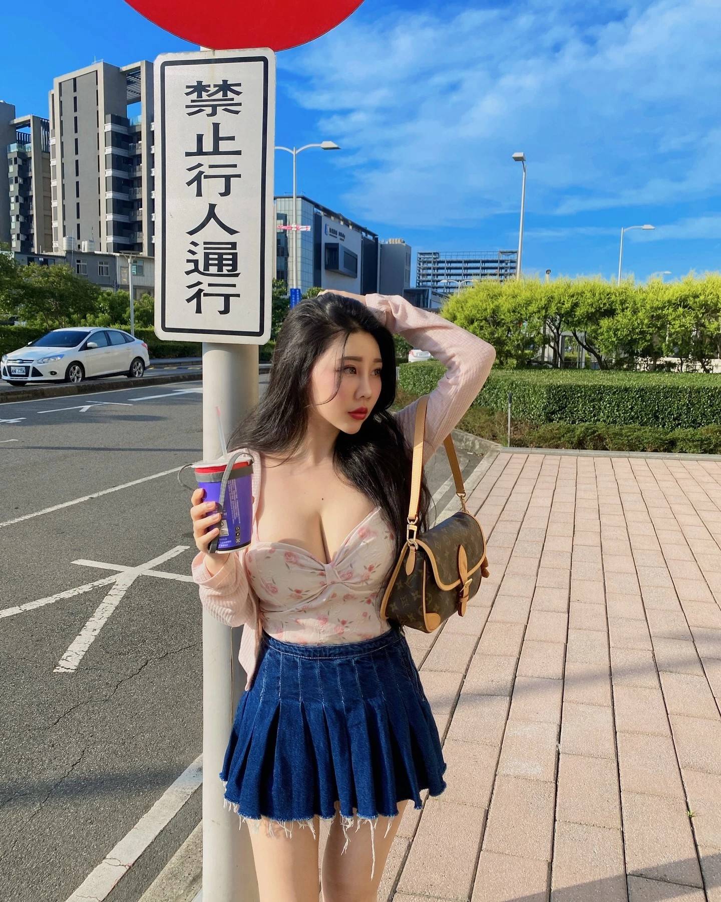 鄰家女孩 大眼電力十足_激情情色貼圖