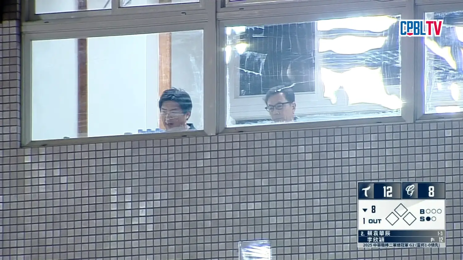 [討論] 舉頭三尺有威助