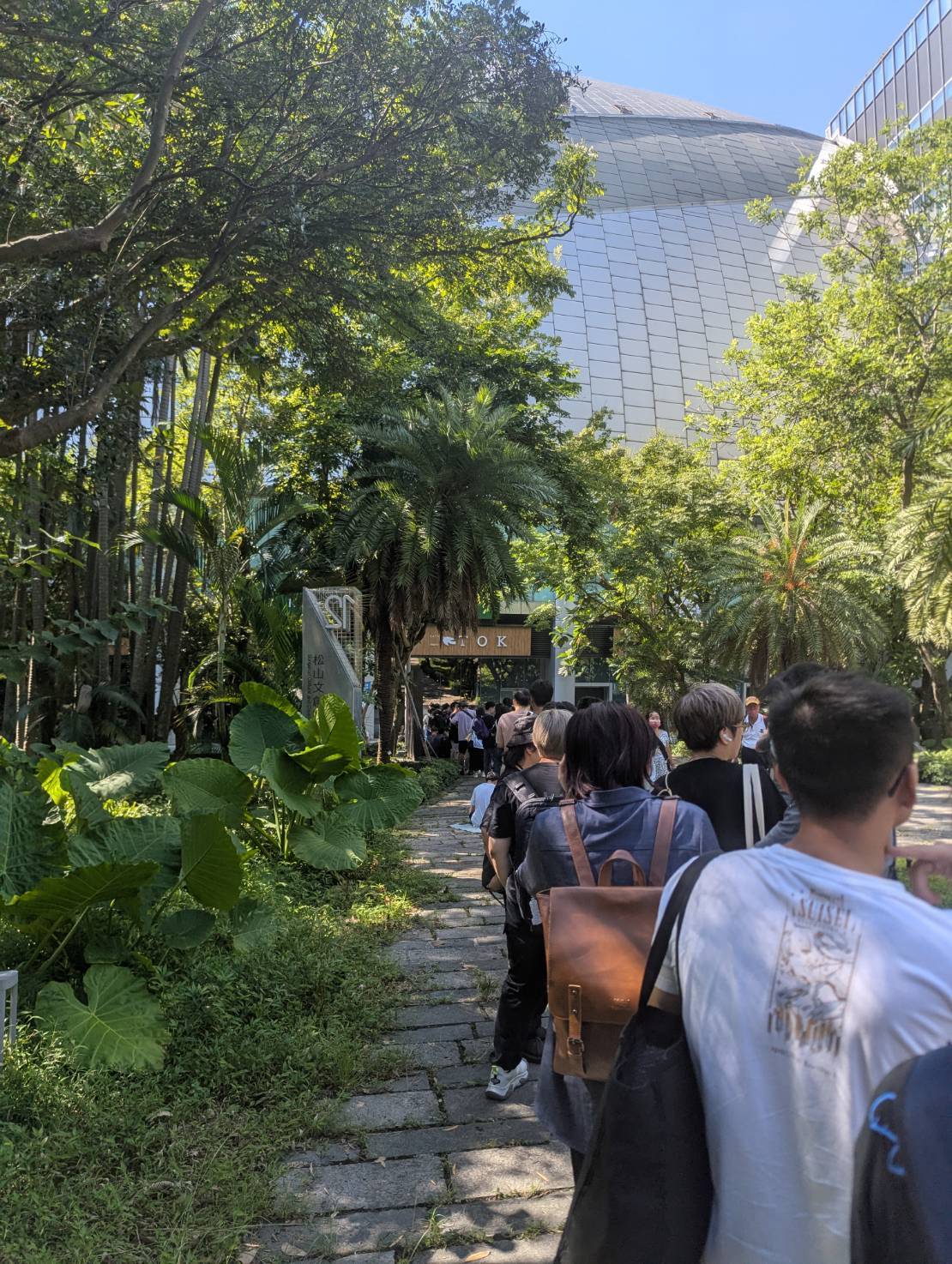 Re: [Holo] ina展-不建議住台北以外的人參加