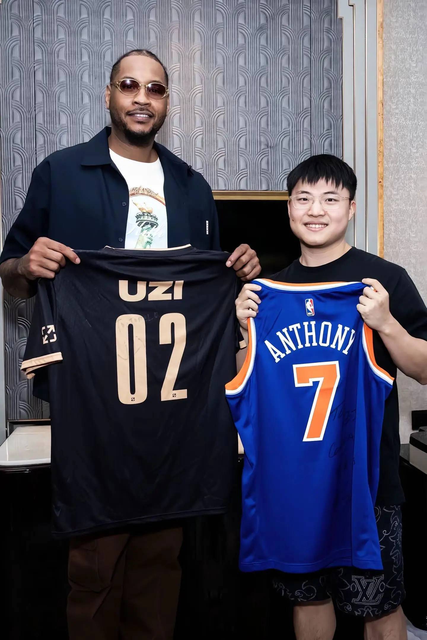 [閒聊] Carmelo Anthony祝賀Uzi進入名人堂
