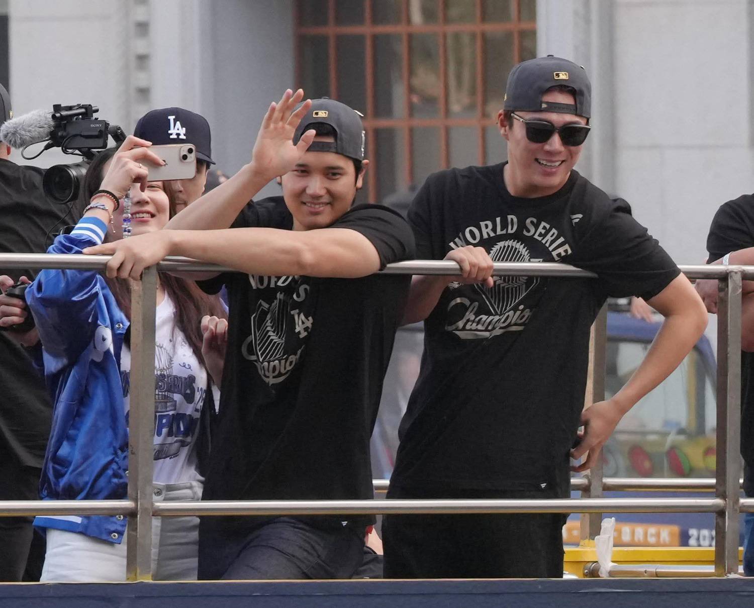 [問卦] 大谷老婆竟然只用普通版iphone