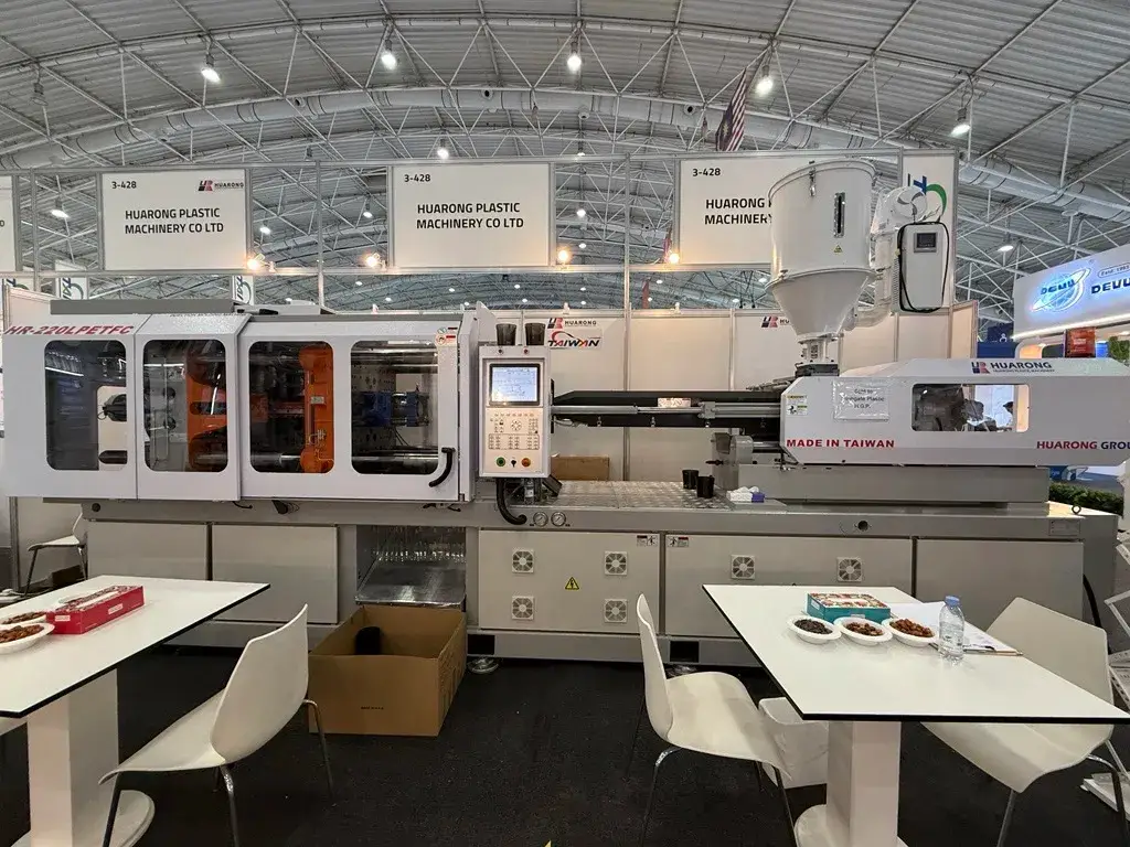 PET Injection Molding Machine