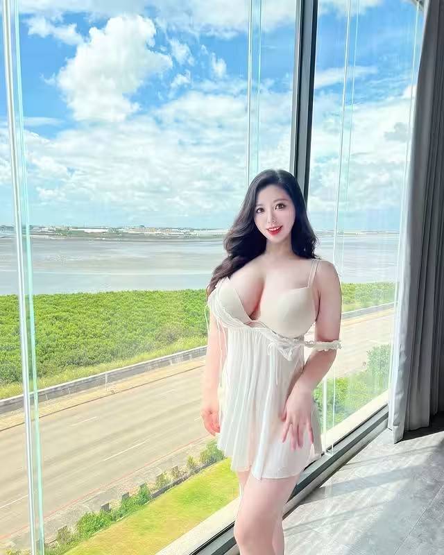 飽滿上圍太兇猛難擋全身誘惑