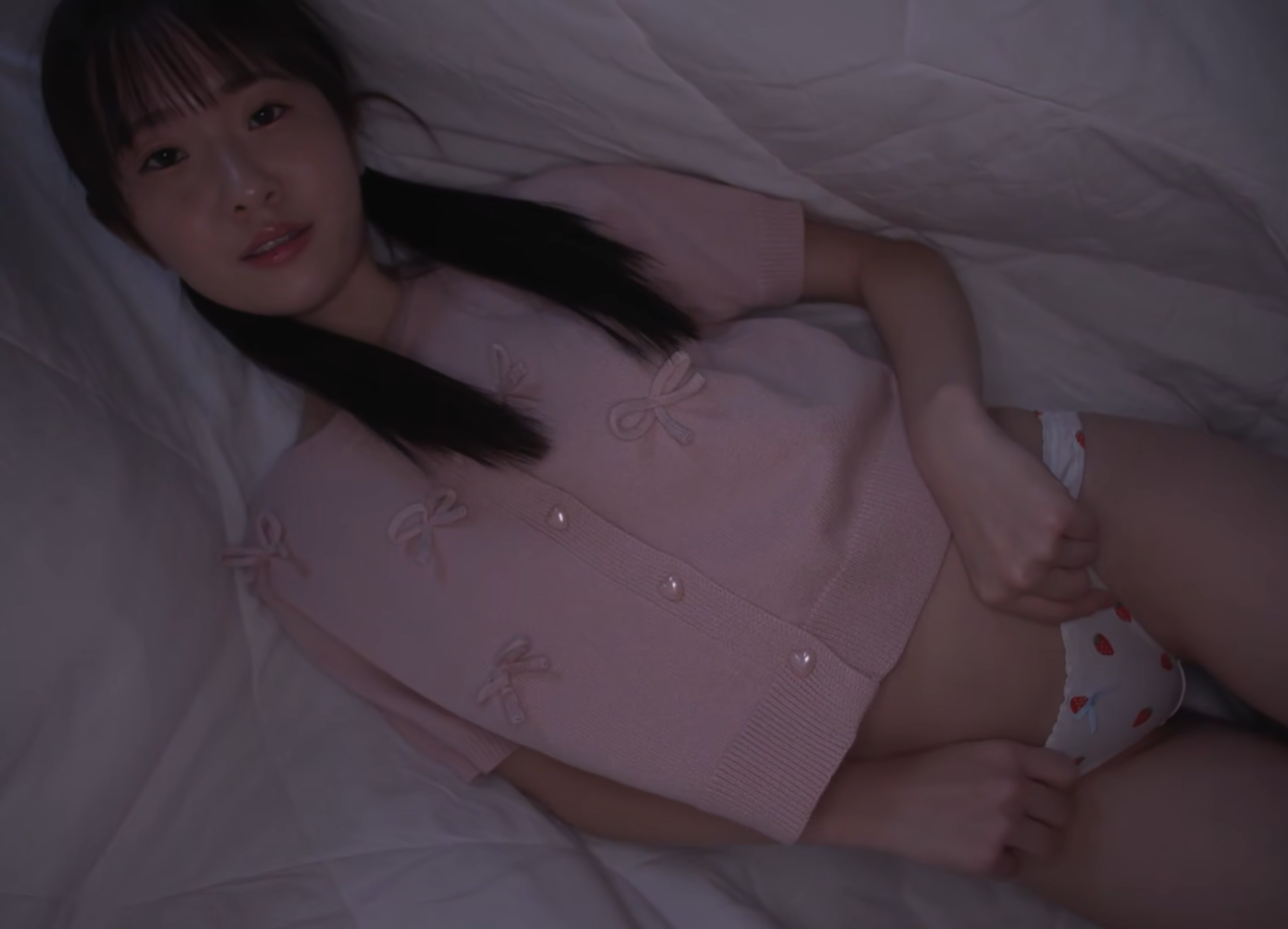 《2部》好友的妹妹故意給我看內褲挑逗_白上咲花