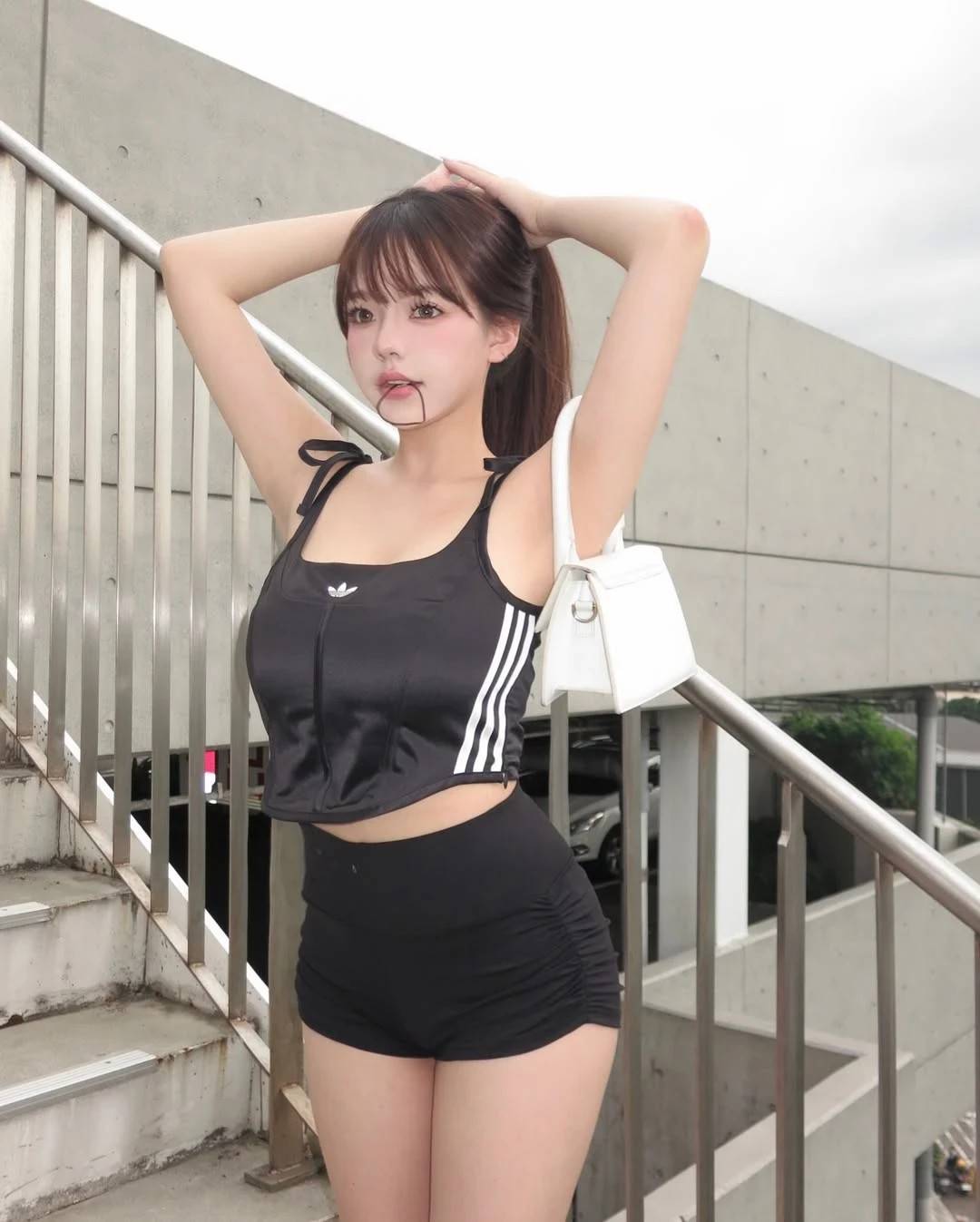 深V乳溝 這畫面太誘惑了_激情情色貼圖