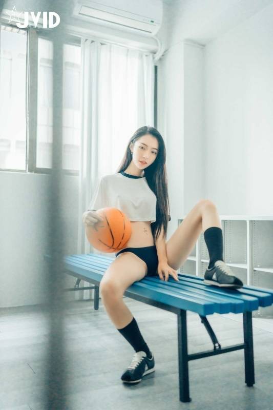 [JVID]飄飄紅色性感透點的誘惑【首次影片上線：女友感、透點緊身服、全裸入浴】