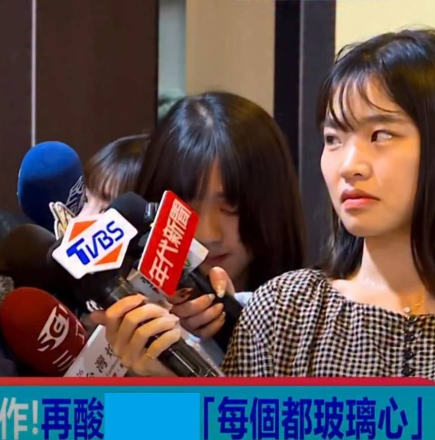 [問卦] 這個女記者心裡在想什麼?? 表情真多 - 八卦 - PTT.BEST 批踢踢爆文