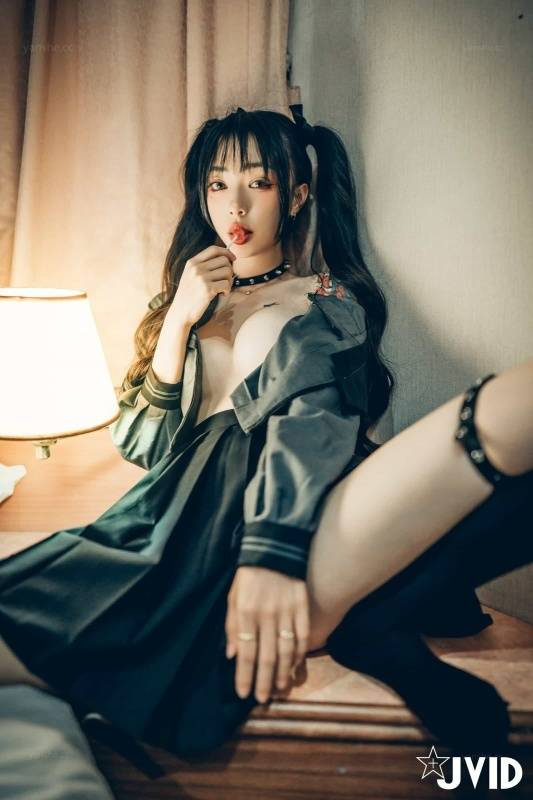 [JVID]飄飄女神校花制服初體驗(透明制服超激凸超細小丁極致美胸超細螞蟻腰超翹美尻最精緻的臉蛋最完美的