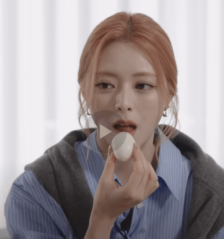 [問卦] Itzy Yuna 直接吞整顆雞蛋，不會噎到嗎??