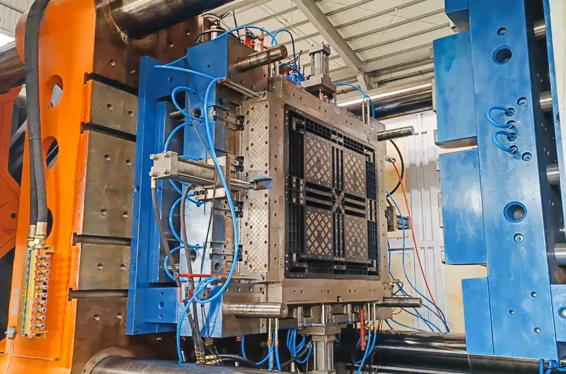 two-platen injection molding machine