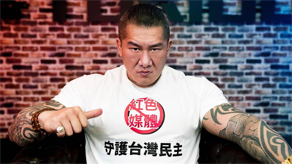 [問卦] 2019年的館長看到中天跟拍現在的自己會??