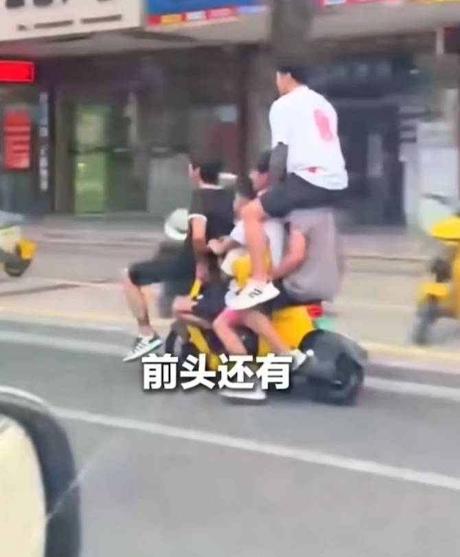 [問卦] 驚! 四川五名89學櫻木軍團共享電單車?