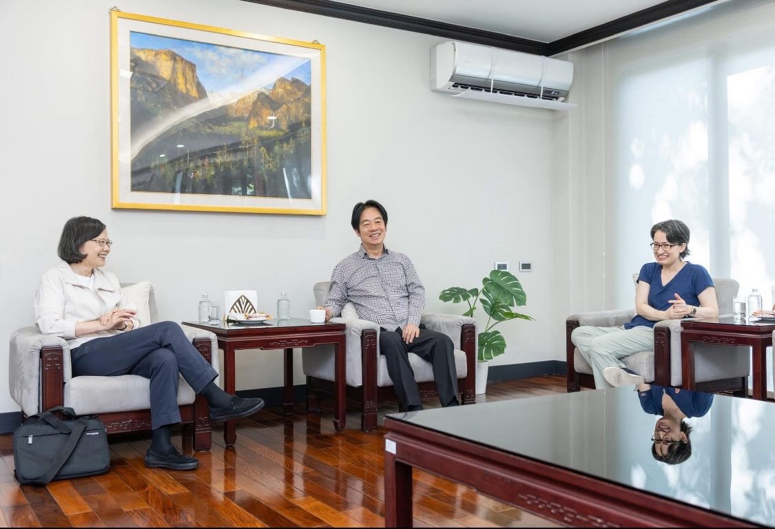 Re: [新聞] 823又大敗 蔡英文秀與賴清德合照發聲了