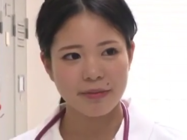 《2部》跟朋友一起玩弄妹妹的身體_小泉のぞみ