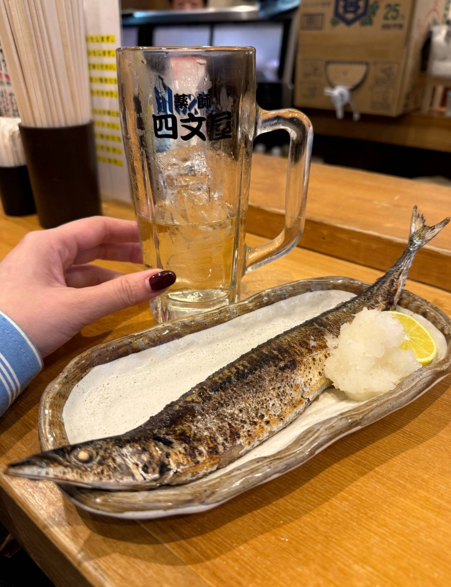 [問卦] 烤一隻秋刀魚400圓盤嗎？