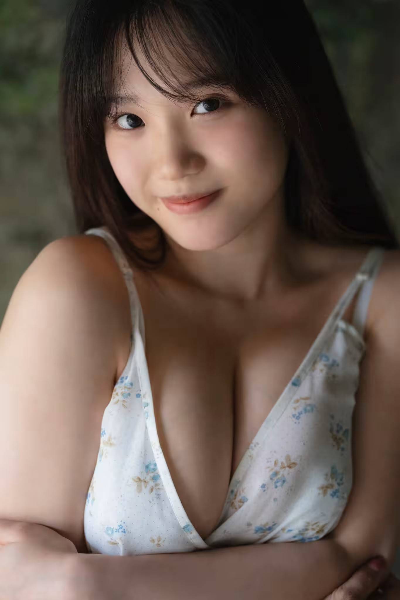 微肉感棉花糖女孩可愛臉蛋散發獨特魅力