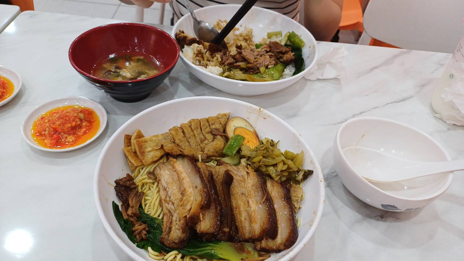 [問卦] 這樣一碗控肉乾麵大概要台幣多少錢？