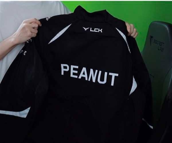 [閒聊] Peanut收到T1的隊服 - 英雄聯盟 - PTT.BEST 批踢踢爆文