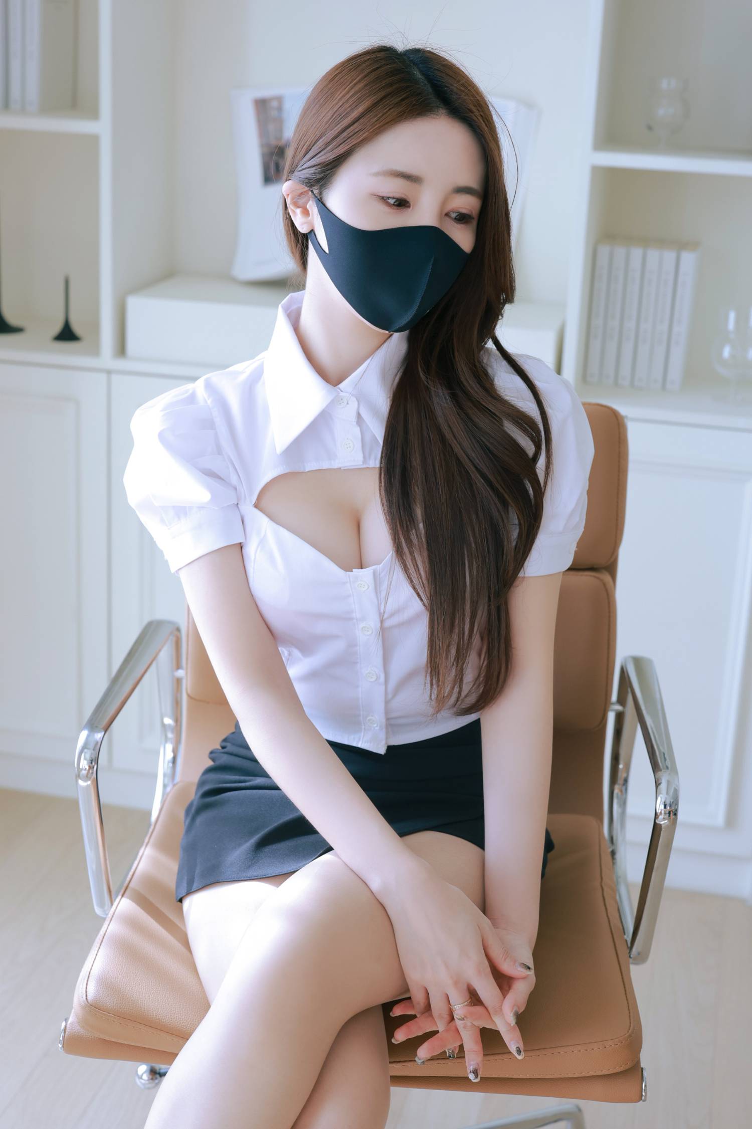 排卵期的興奮OL不忍了在公司解放