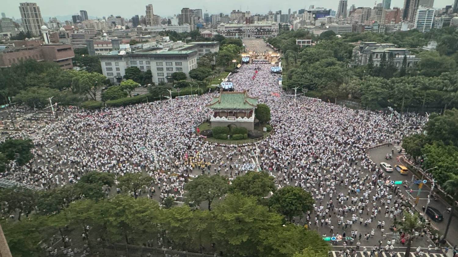 [討論] 真是725慘案，蔣萬安看這人數不會選2028 - 政黑 - PTT.BEST 批踢踢爆文
