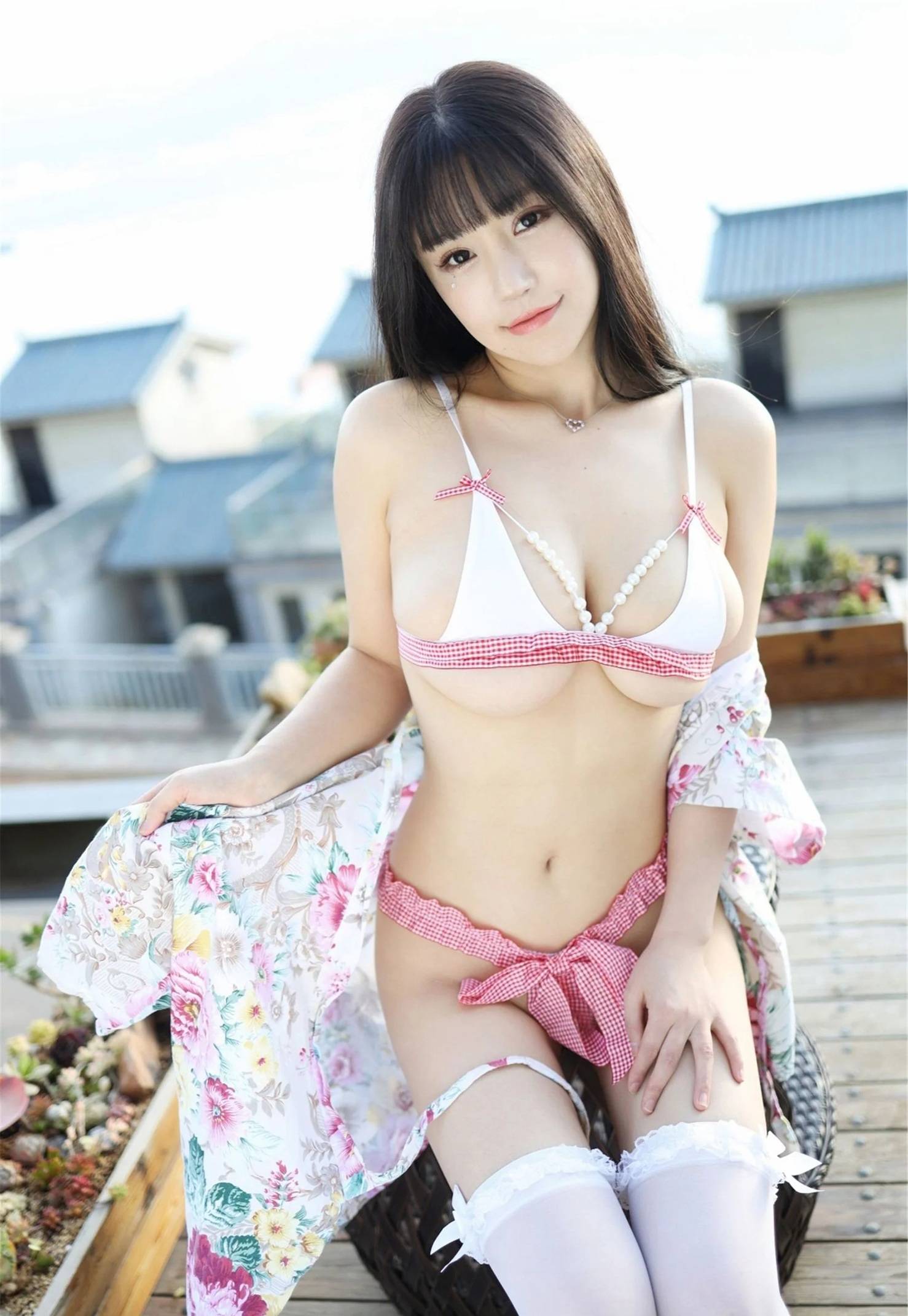 巨乳JD大膽在圖書館自慰_多P情色貼圖