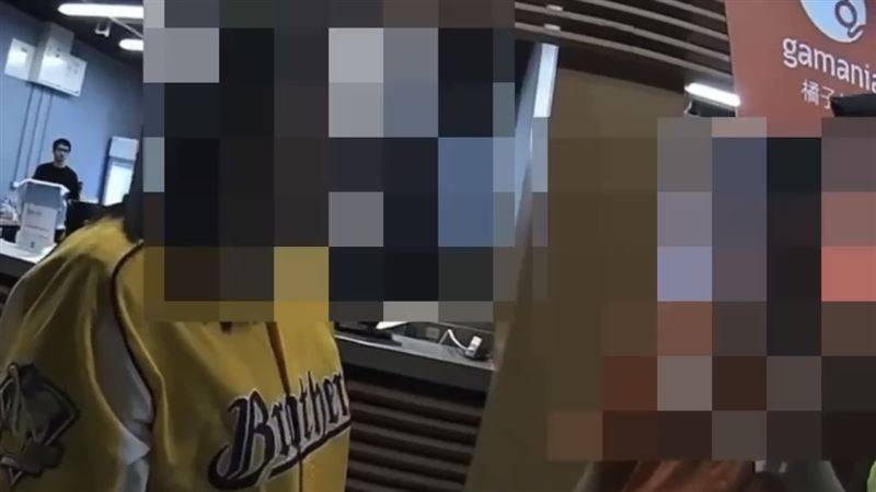 [新聞] 中職明星賽場外爆衝突！大巨蛋「港男vs台 - 棒球 - PTT.BEST 批踢踢爆文