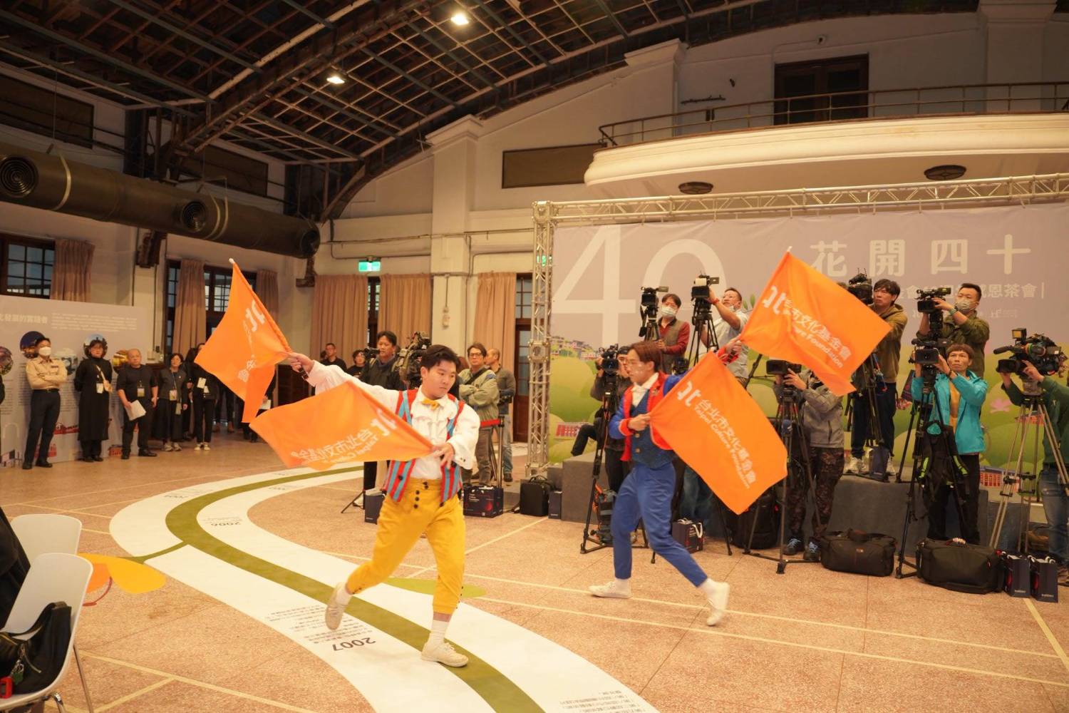 ”點擊放大” ”AA”