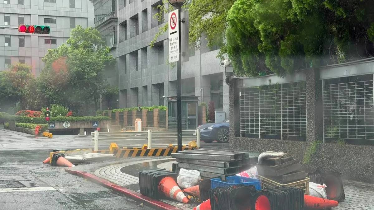[新聞] 高嘉瑜揪工地防颱漏洞被罵翻　網友酸她「 - 八卦 - PTT.BEST 批踢踢爆文
